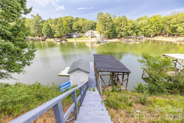138 Strand Road, New London, NC 28127
