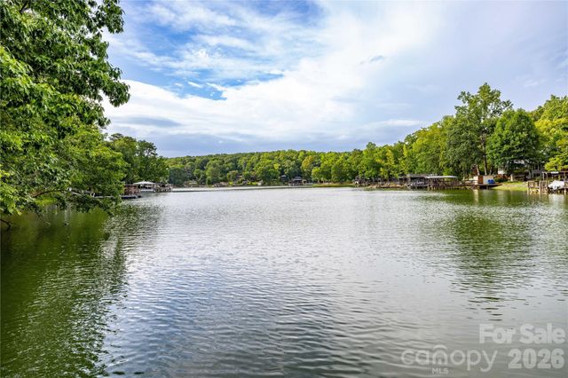 138 Strand Road, New London, NC 28127