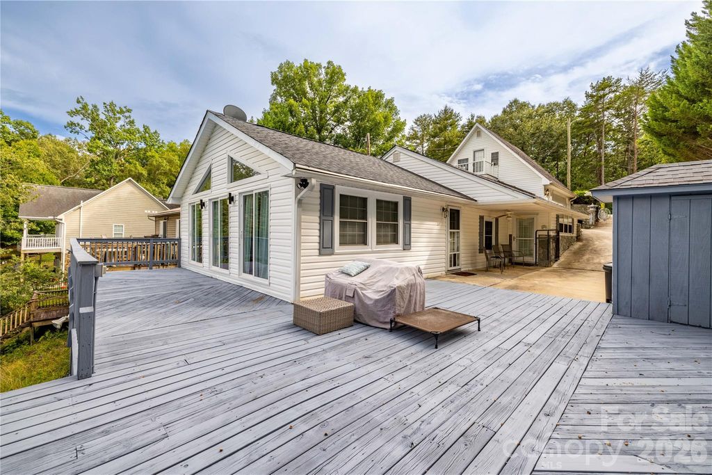 138 Strand Road, New London, NC 28127