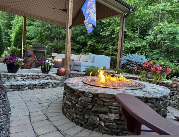 2234 Renaissance Lane, High Point, NC 27262