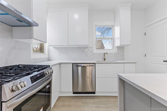 2554 Parker Street, Detroit, MI 48214