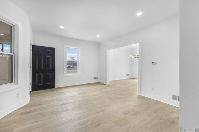 2554 Parker Street, Detroit, MI 48214