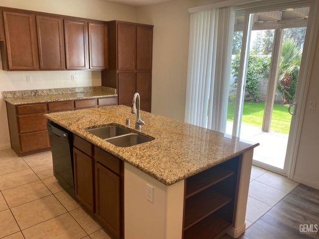 1821 Delacorte Drive, Bakersfield, CA 93311