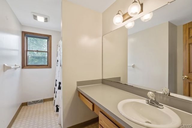 7203 Kendall Drive East, Manlius, NY 13057