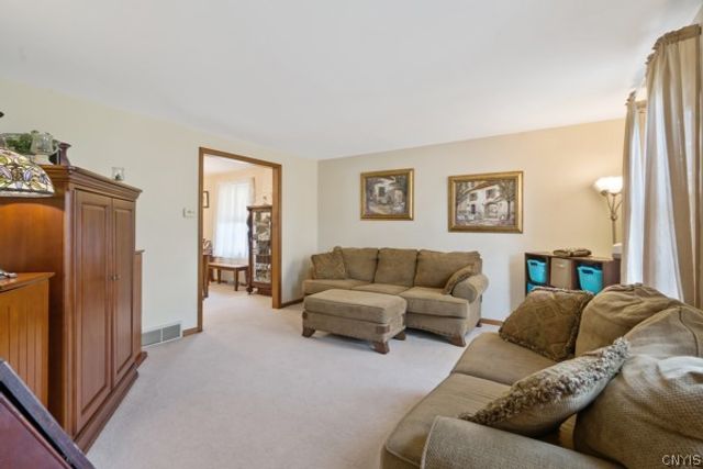 7203 Kendall Drive East, Manlius, NY 13057