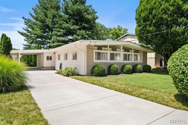 2137 East Drive, Crystal Lake Park, MO 63131