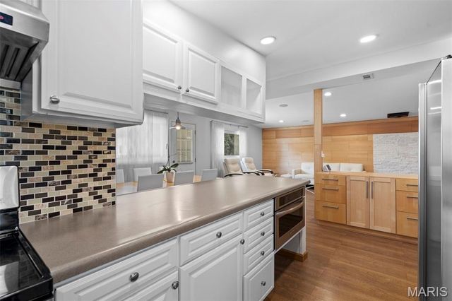 2137 East Drive, Crystal Lake Park, MO 63131
