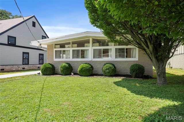 2137 East Drive, Crystal Lake Park, MO 63131