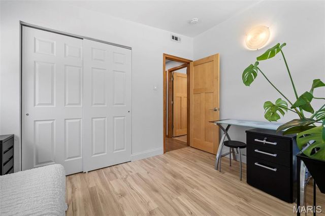 2137 East Drive, Crystal Lake Park, MO 63131
