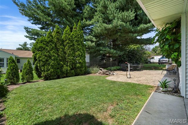 2137 East Drive, Crystal Lake Park, MO 63131