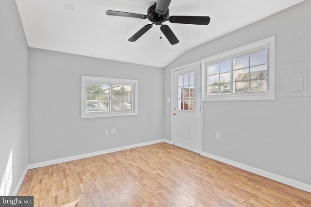 95 TWIN OAK DR, Levittown, PA 19056