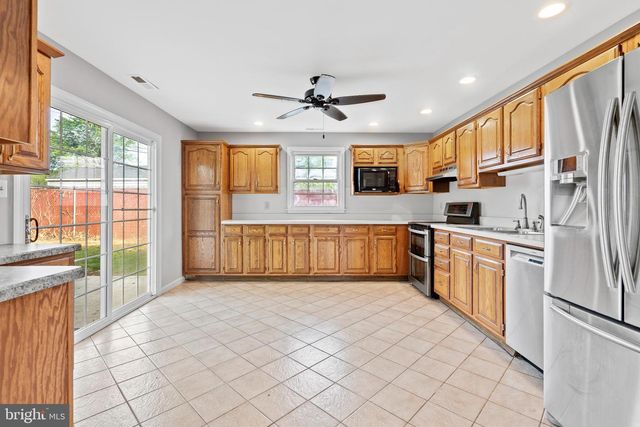 95 TWIN OAK DR, Levittown, PA 19056