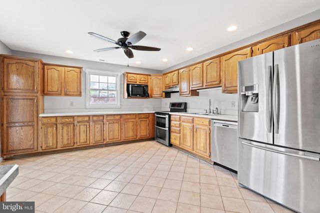 95 TWIN OAK DR, Levittown, PA 19056