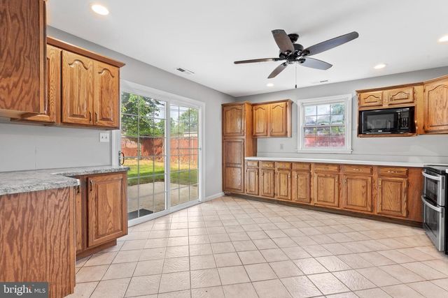 95 TWIN OAK DR, Levittown, PA 19056