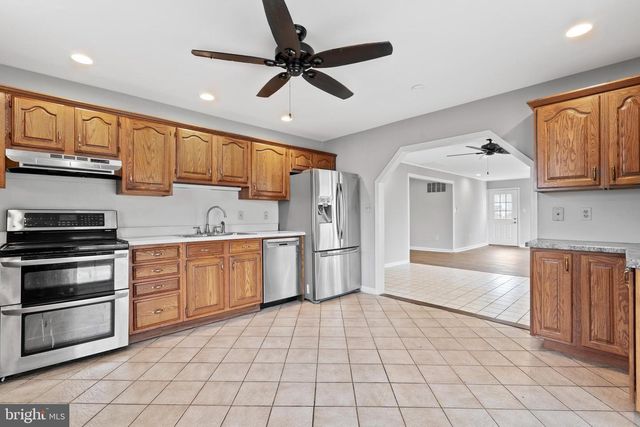95 TWIN OAK DR, Levittown, PA 19056