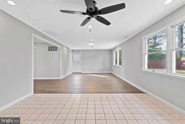 95 TWIN OAK DR, Levittown, PA 19056