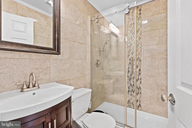 95 TWIN OAK DR, Levittown, PA 19056