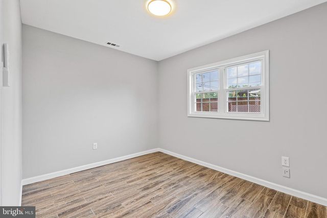 95 TWIN OAK DR, Levittown, PA 19056