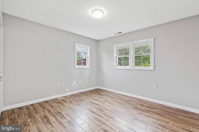 95 TWIN OAK DR, Levittown, PA 19056