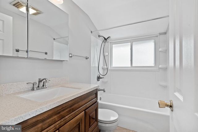 95 TWIN OAK DR, Levittown, PA 19056