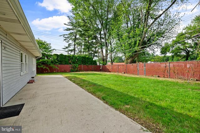 95 TWIN OAK DR, Levittown, PA 19056