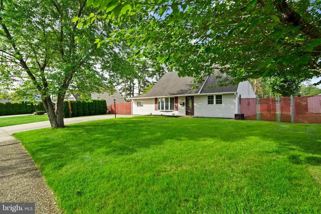 95 TWIN OAK DR, Levittown, PA 19056