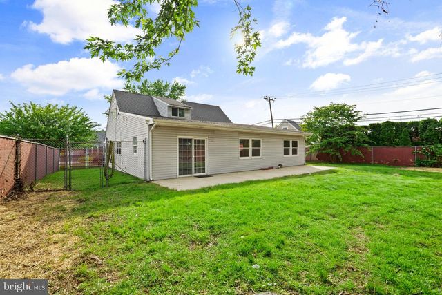 95 TWIN OAK DR, Levittown, PA 19056