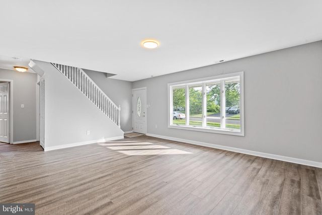 95 TWIN OAK DR, Levittown, PA 19056