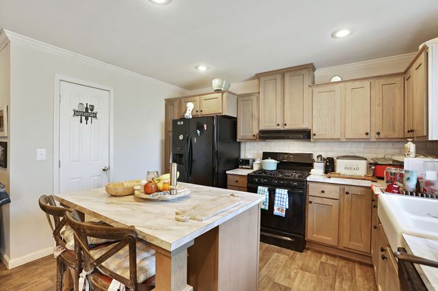 30195 White Oak Rd, Crawford, TN 38554