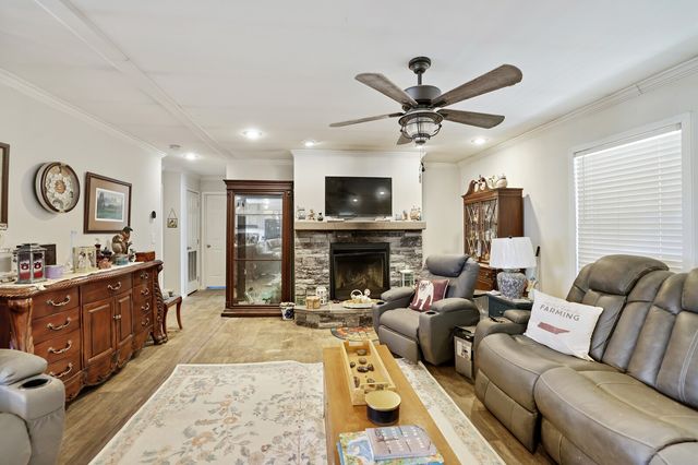 30195 White Oak Rd, Crawford, TN 38554