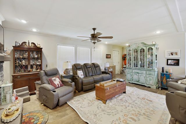 30195 White Oak Rd, Crawford, TN 38554