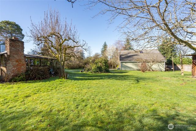 9406 NE 32nd Street, Clyde Hill, WA 98004