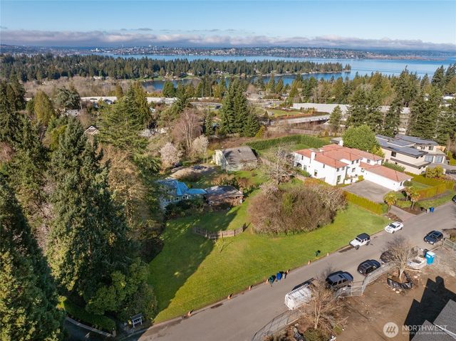 9406 NE 32nd Street, Clyde Hill, WA 98004
