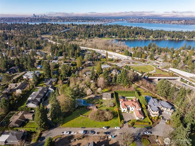 9406 NE 32nd Street, Clyde Hill, WA 98004