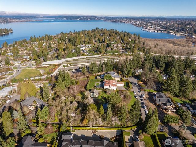 9406 NE 32nd Street, Clyde Hill, WA 98004