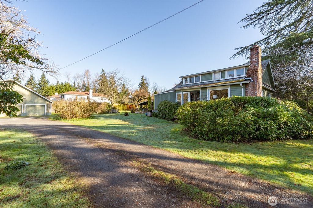 9406 NE 32nd Street, Clyde Hill, WA 98004