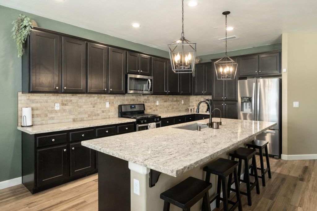 Image 12 of property listing at 1441 22nd Avenue, Kingsburg, CA 93631