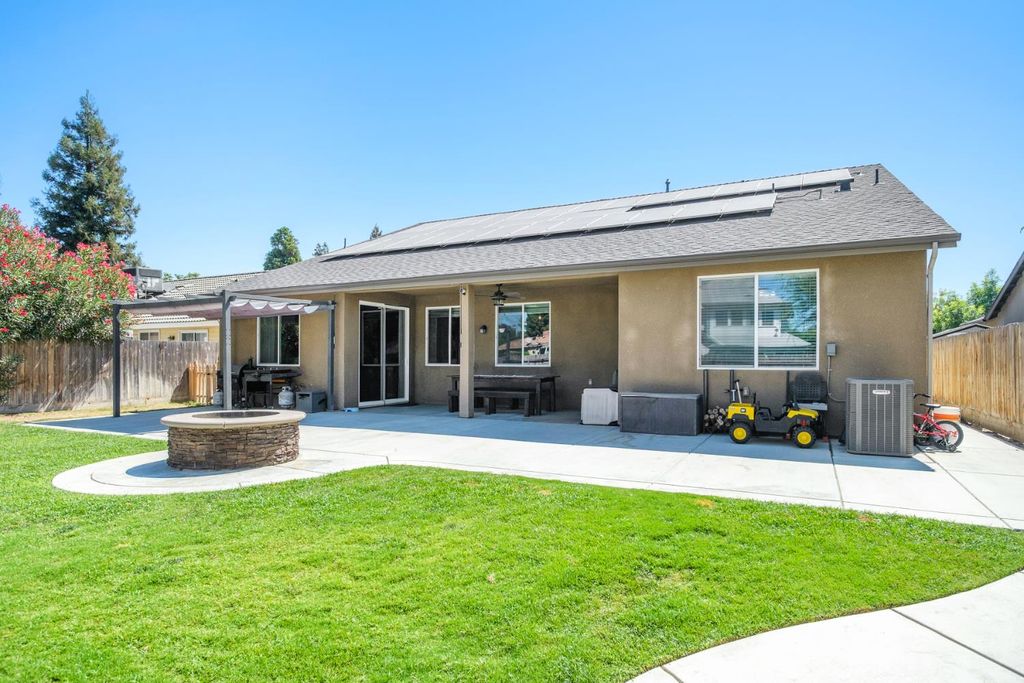 Image 28 of property listing at 1441 22nd Avenue, Kingsburg, CA 93631