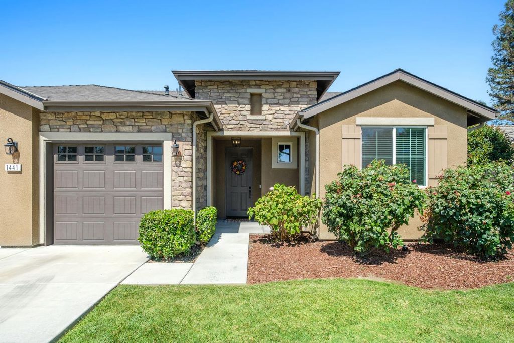 Image 3 of property listing at 1441 22nd Avenue, Kingsburg, CA 93631