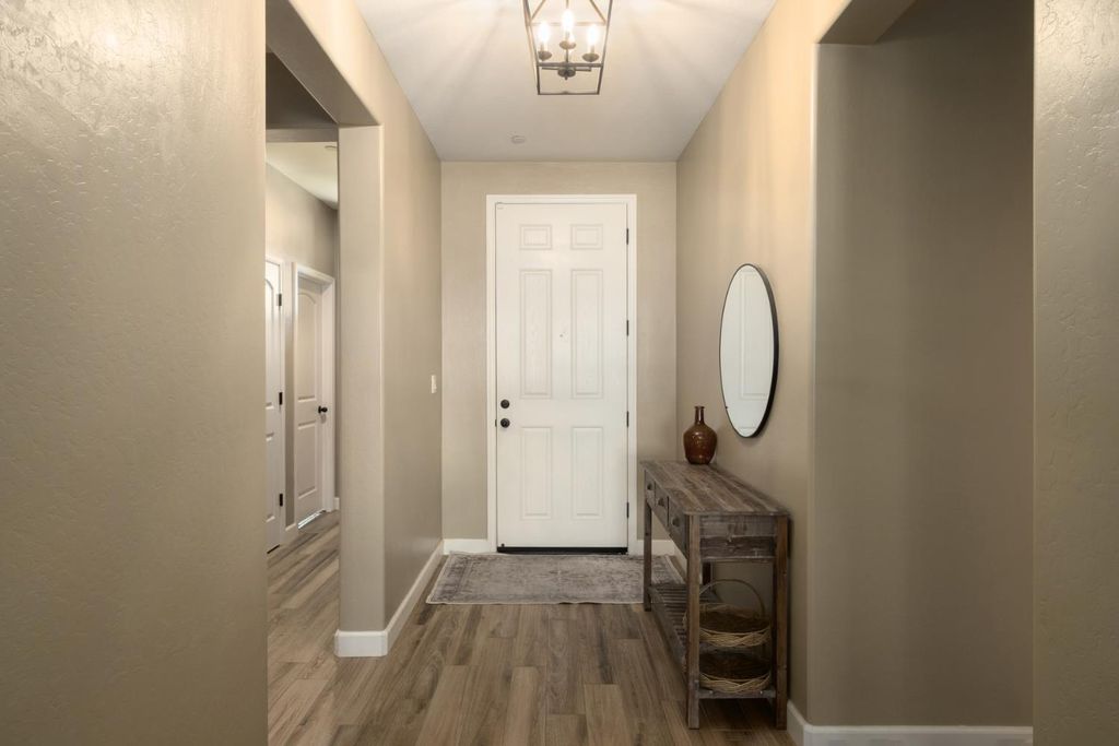 Image 5 of property listing at 1441 22nd Avenue, Kingsburg, CA 93631