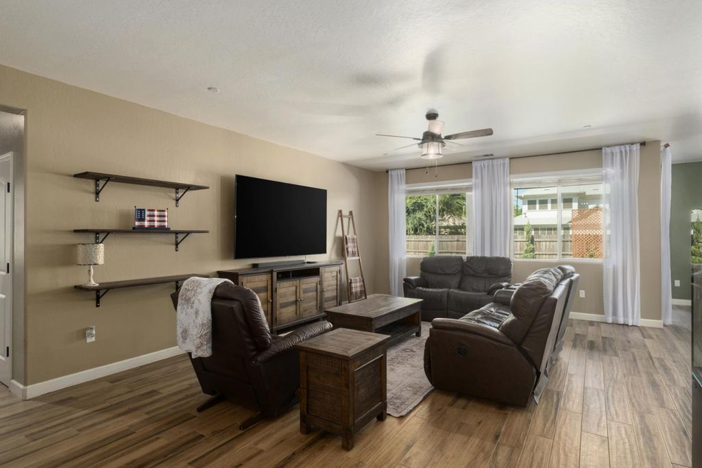 Image 6 of property listing at 1441 22nd Avenue, Kingsburg, CA 93631
