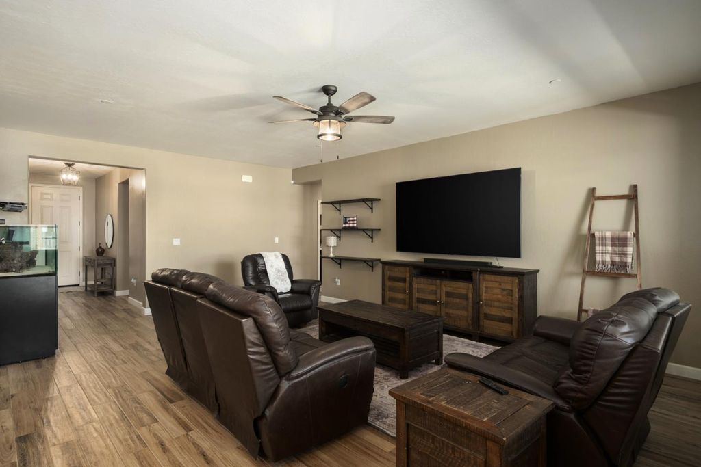 Image 8 of property listing at 1441 22nd Avenue, Kingsburg, CA 93631
