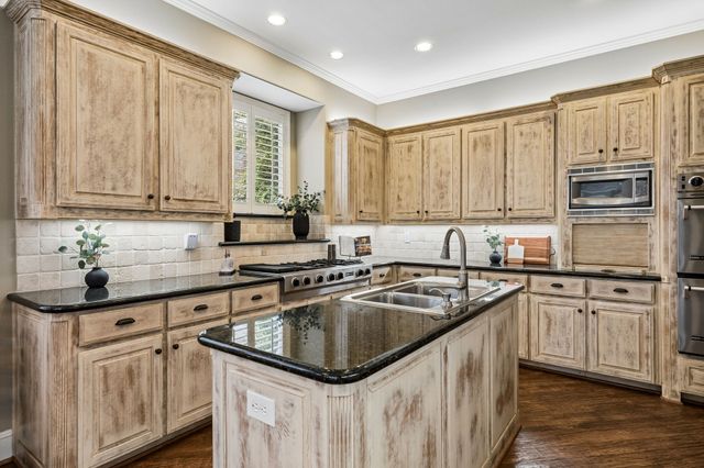 1724 Pembroke Lane, Mckinney, TX 75072