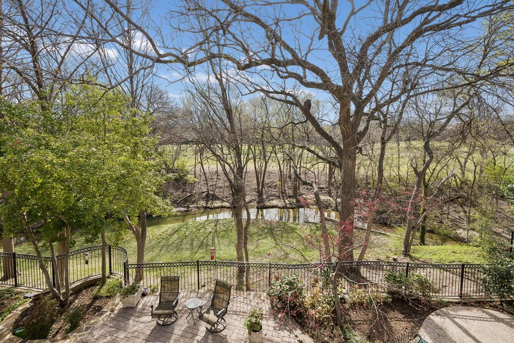 1724 Pembroke Lane, Mckinney, TX 75072