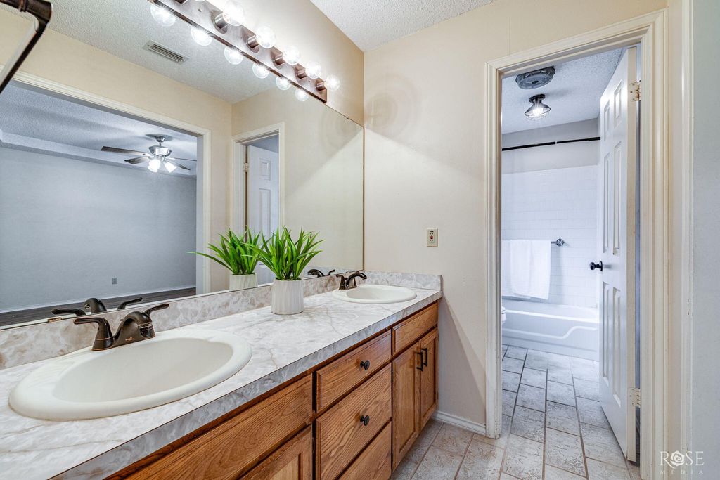 Image 18 of property listing at 4022 Shefflera Drive, San Angelo, TX 76904