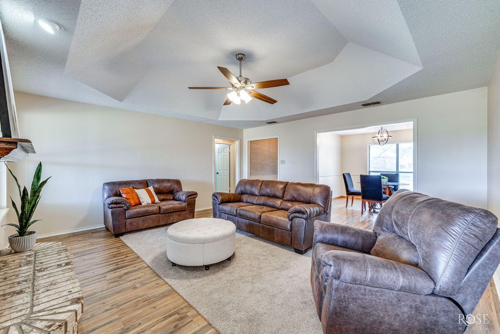 Image 4 of property listing at 4022 Shefflera Drive, San Angelo, TX 76904