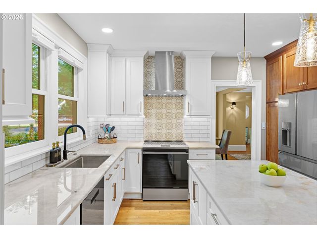 3333 Se CRYSTAL SPRINGS Blvd, Portland, OR 97202