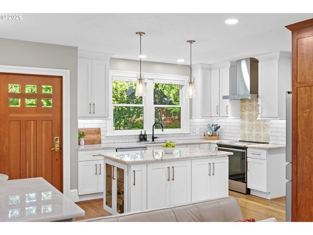 3333 Se CRYSTAL SPRINGS Blvd, Portland, OR 97202
