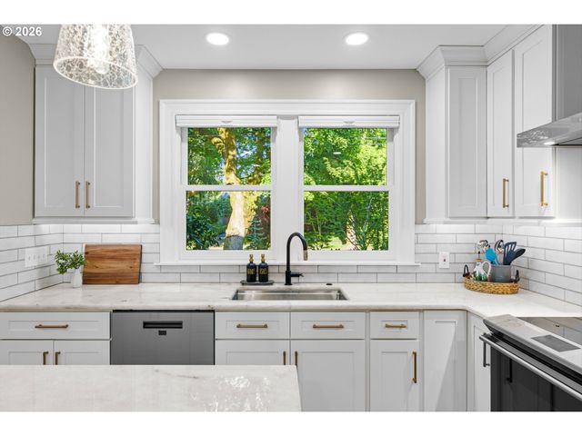 3333 Se CRYSTAL SPRINGS Blvd, Portland, OR 97202