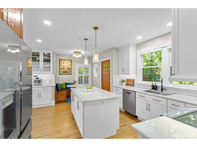 3333 Se CRYSTAL SPRINGS Blvd, Portland, OR 97202
